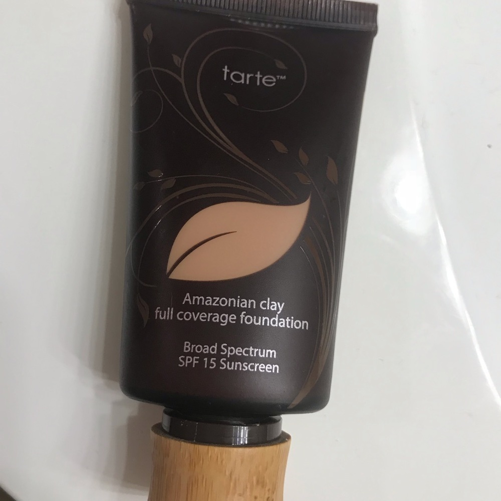 NWOT Tarte Amazonian Clay Foundation